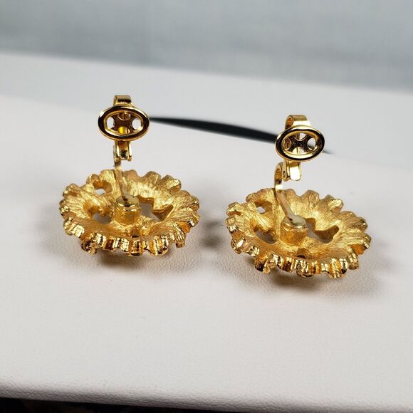 Vintage Signed Crown Trifari Gold Tone Oak Leaf Retro Statement Clip On Earrings - Picture 10 of 12